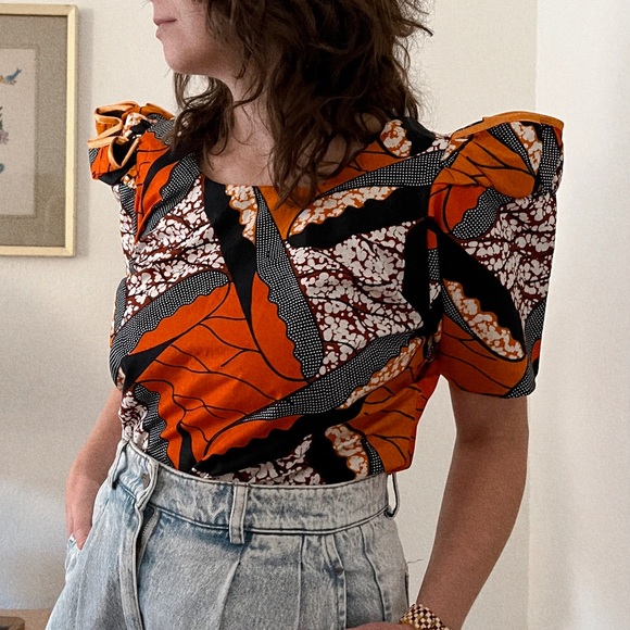 Vintage ruffle shoulder top - Picture 2 of 5